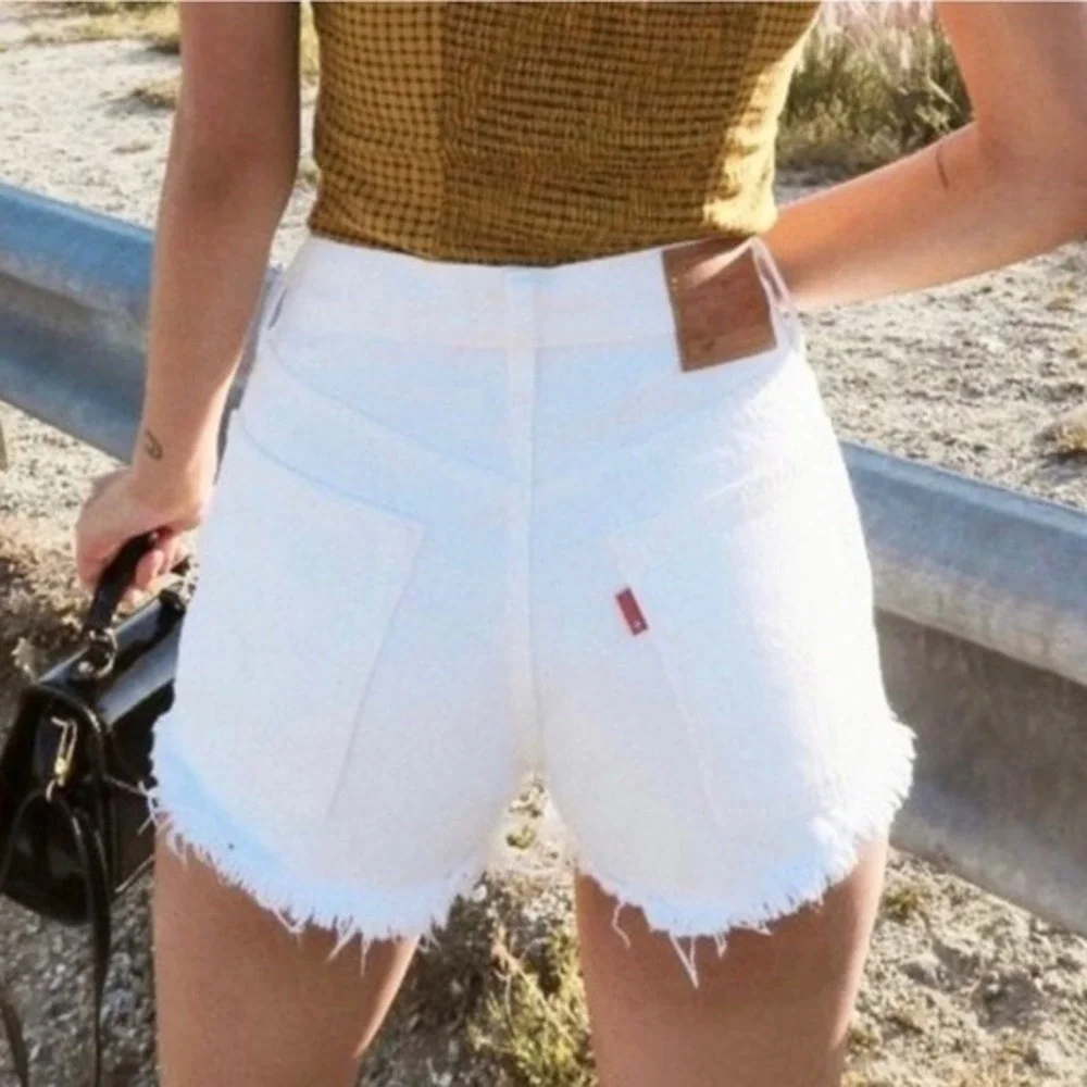 LEVI'S‎ 501 Denim Jean Short in Pearly White Size W30